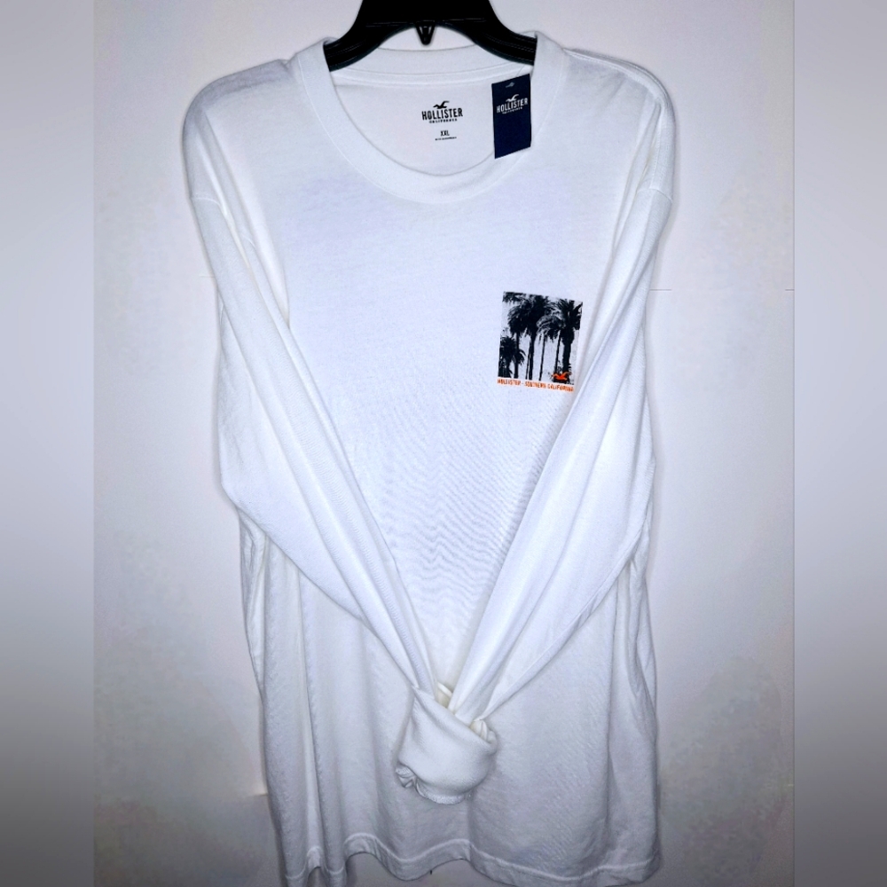 NWT Hollister "It Never Rains In Southern Califorina" Graphic Skater  shirt.